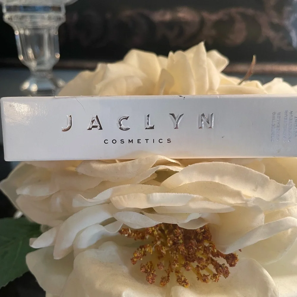 ✨🆕✨Jaclyn Cosmetics Perfecting Concealer NIB .23 oz
